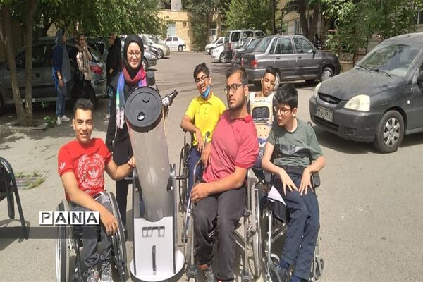 رصد دانش‌آموزان مدرسه استثنایی سروش از سیارات منظومه شمسی