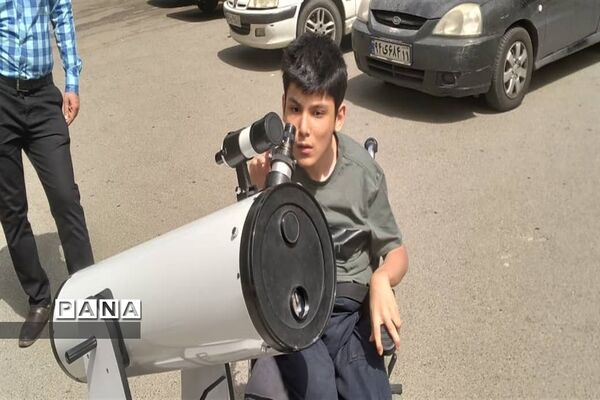 رصد دانش‌آموزان مدرسه استثنایی سروش از سیارات منظومه شمسی