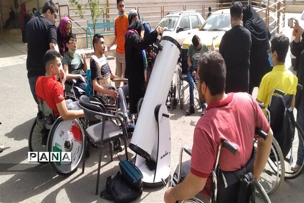 رصد دانش‌آموزان مدرسه استثنایی سروش از سیارات منظومه شمسی