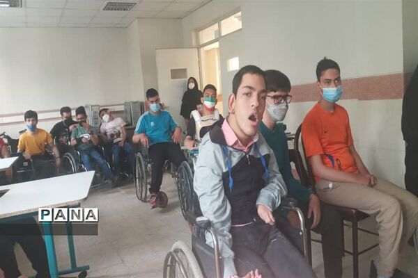 رصد دانش‌آموزان مدرسه استثنایی سروش از سیارات منظومه شمسی