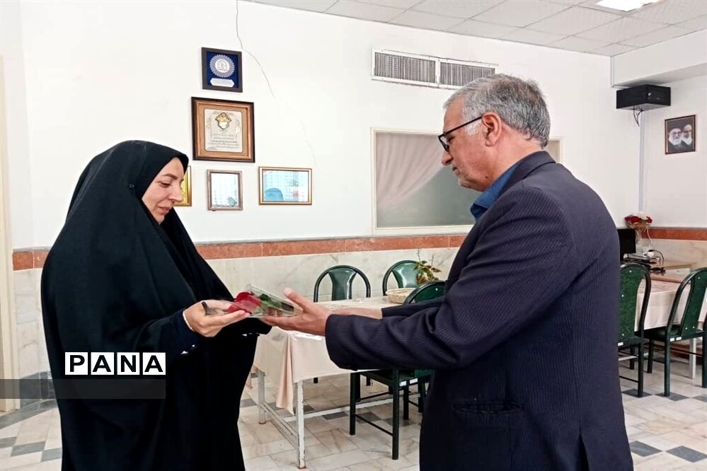 قدردانی از معلمان همیار موسسه خیریه دارالاکرام قم
