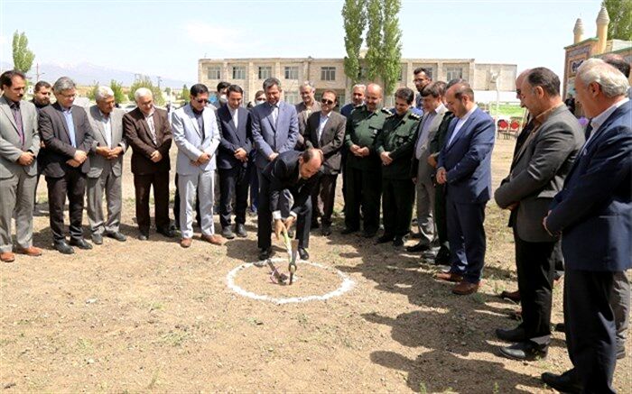 کلنگ‌زنی زمین چمن مصنوعی در شهرستان نیر