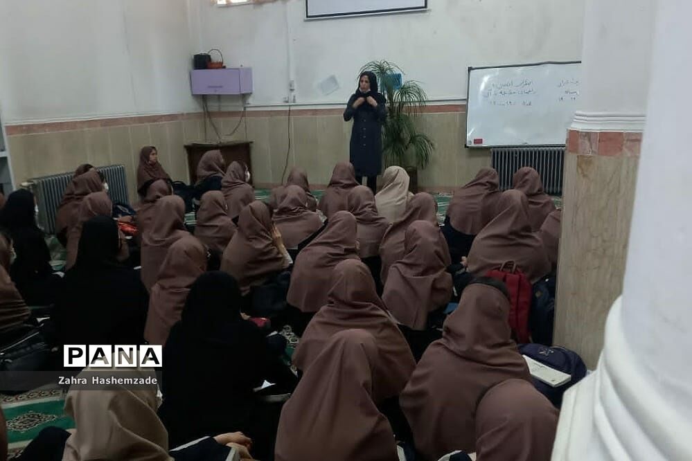 همایش مقابله با اضطراب امتحانی در دبیرستان مهدیه ناحیه یک شهرری