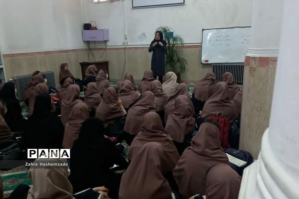 همایش مقابله با اضطراب امتحانی در دبیرستان مهدیه ناحیه یک شهرری
