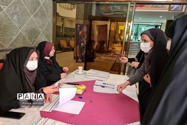 آیین تجلیل از معلمان نمونه استانی و منطقه‌ای در منطقه ۱۳ شهر تهران