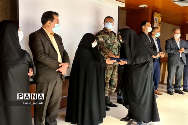 آیین تجلیل از معلمان نمونه استانی و منطقه‌ای در منطقه ۱۳ شهر تهران