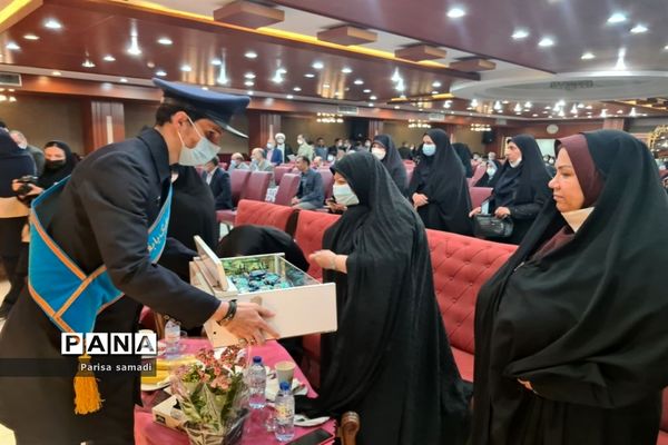 آیین تجلیل از معلمان نمونه استانی و منطقه‌ای در منطقه ۱۳ شهر تهران