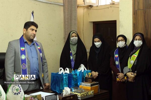 دیدار جمعی از دانش‌آموزان مدرسه تشکیلاتی پاینده با مدیر سازمان دانش‌آموزی استان خوزستان