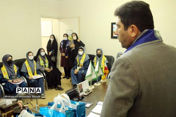 دیدار جمعی از دانش‌آموزان مدرسه تشکیلاتی پاینده با مدیر سازمان دانش‌آموزی استان خوزستان