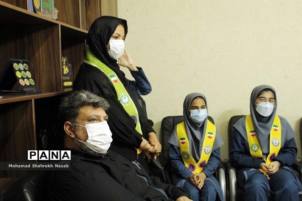دیدار جمعی از دانش‌آموزان مدرسه تشکیلاتی پاینده با مدیر سازمان دانش‌آموزی استان خوزستان