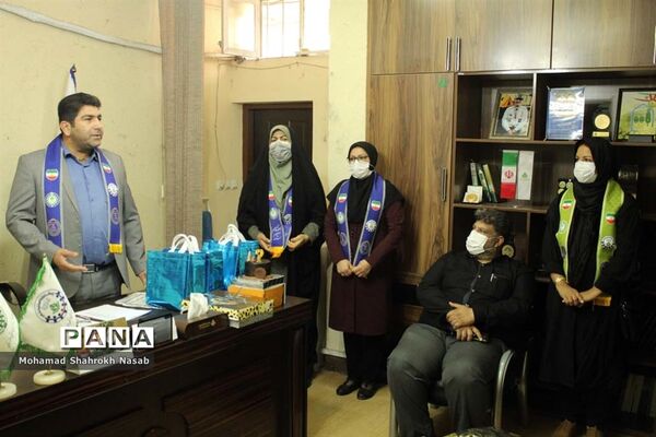 دیدار جمعی از دانش‌آموزان مدرسه تشکیلاتی پاینده با مدیر سازمان دانش‌آموزی استان خوزستان