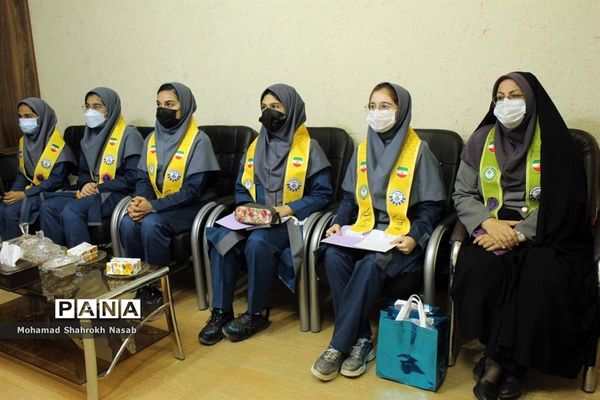 دیدار جمعی از دانش‌آموزان مدرسه تشکیلاتی پاینده با مدیر سازمان دانش‌آموزی استان خوزستان