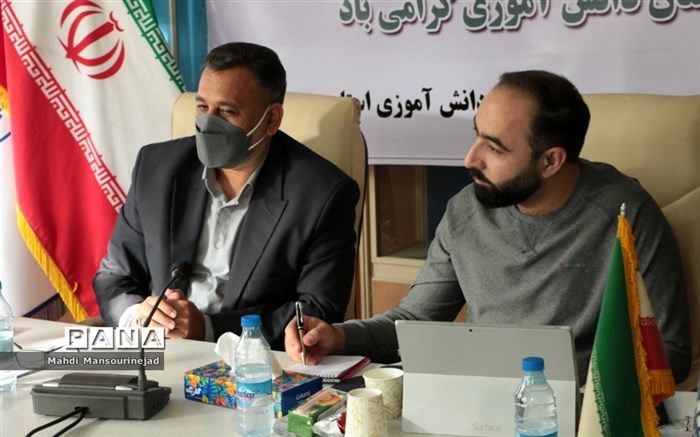 دانش‌آموزان در حوزه علم و فرهنگ و تمدن مطالعه و پژوهش کنند