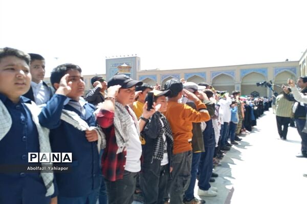 اجرای بزرگ سرود سلام فرمانده در کاشمر