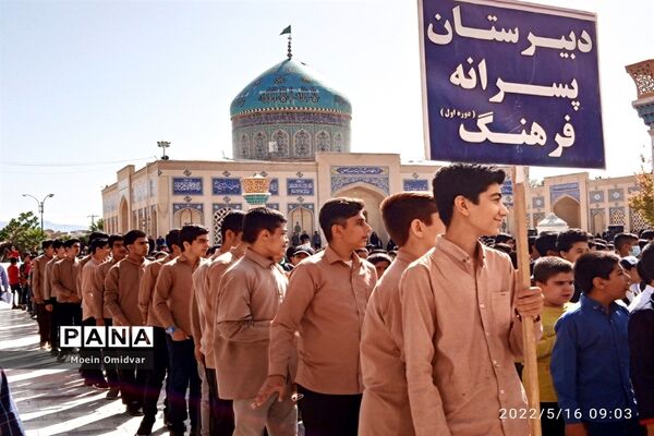 اجرای بزرگ سرود سلام فرمانده در کاشمر