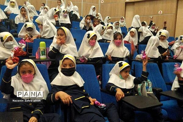برگزاری‌جشن الفبا در بین دانش‌آموزان کلاس اولی رودهن