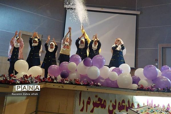 برگزاری‌جشن الفبا در بین دانش‌آموزان کلاس اولی رودهن