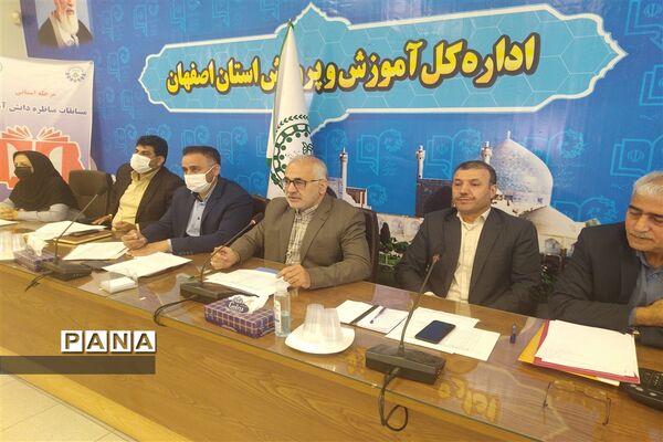 برگزاری مرحله فینال مسابقات مناظره دانش‌آموزی در اصفهان