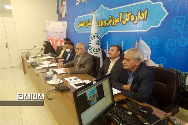 برگزاری مرحله فینال مسابقات مناظره دانش‌آموزی در اصفهان