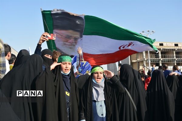 مراسم اجرای سرود سلام فرمانده در مشهد الرضا(ع)