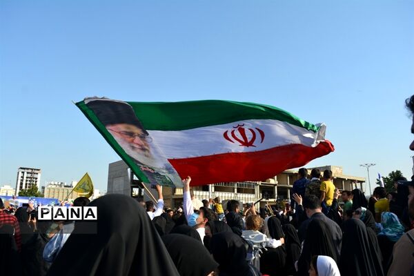 مراسم اجرای سرود سلام فرمانده در مشهد الرضا(ع)
