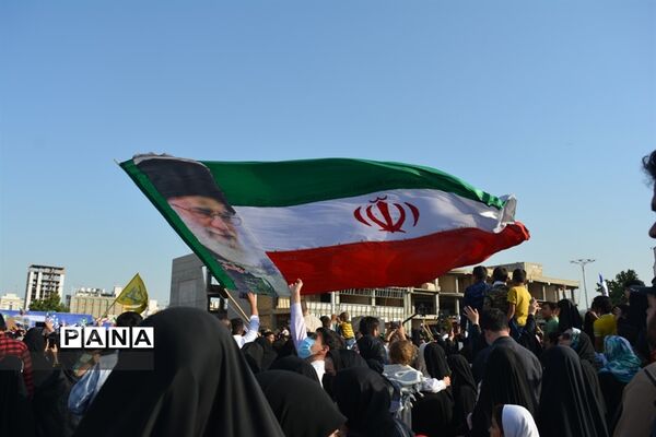 مراسم اجرای سرود سلام فرمانده در مشهد الرضا(ع)