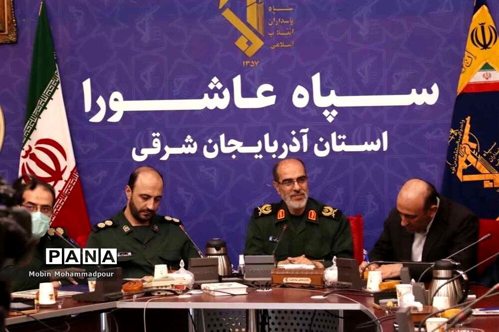 نشست صمیمی فرمانده سپاه عاشورا آذربایجان شرقی با اصحاب رسانه