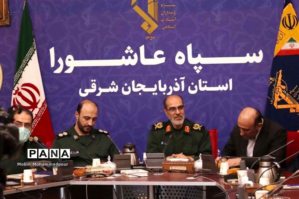 نشست صمیمی فرمانده سپاه عاشورا آذربایجان شرقی با اصحاب رسانه