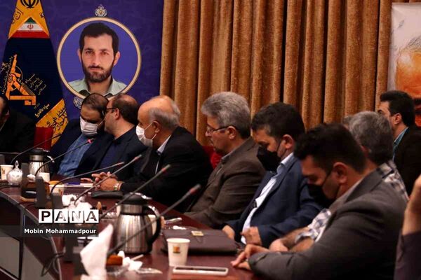 نشست صمیمی فرمانده سپاه عاشورا آذربایجان شرقی با اصحاب رسانه