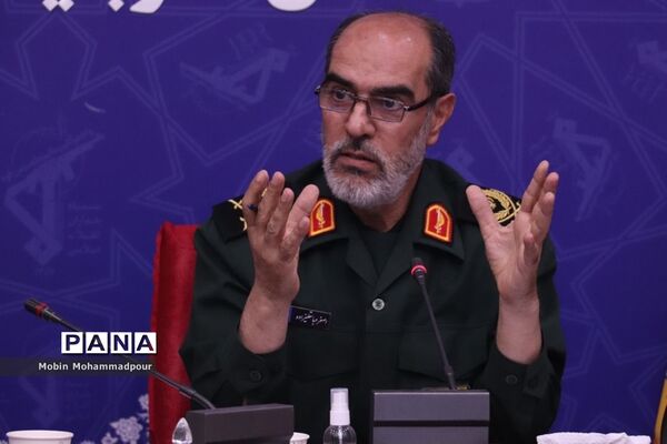 نشست صمیمی فرمانده سپاه عاشورا آذربایجان شرقی با اصحاب رسانه