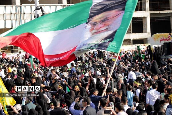 مراسم اجرای سرود سلام فرمانده در مشهد الرضا(ع)