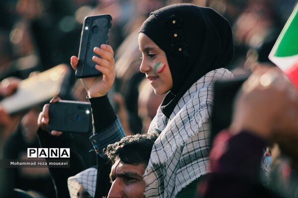 مراسم اجرای سرود سلام فرمانده در مشهد الرضا(ع)
