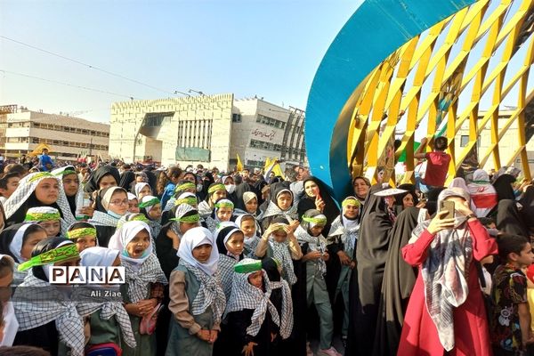 سرود حماسی سلام فرمانده در میدان شهدای مشهد