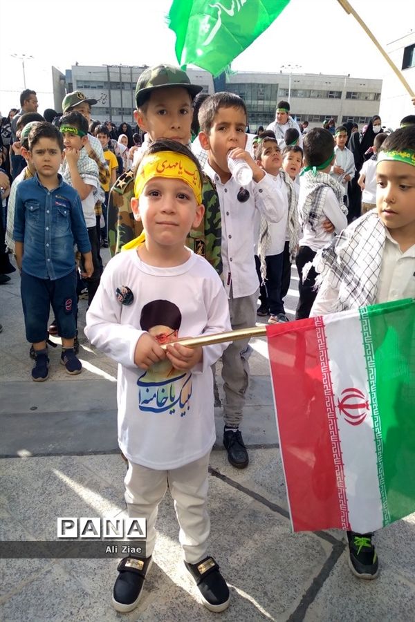 سرود حماسی سلام فرمانده در میدان شهدای مشهد