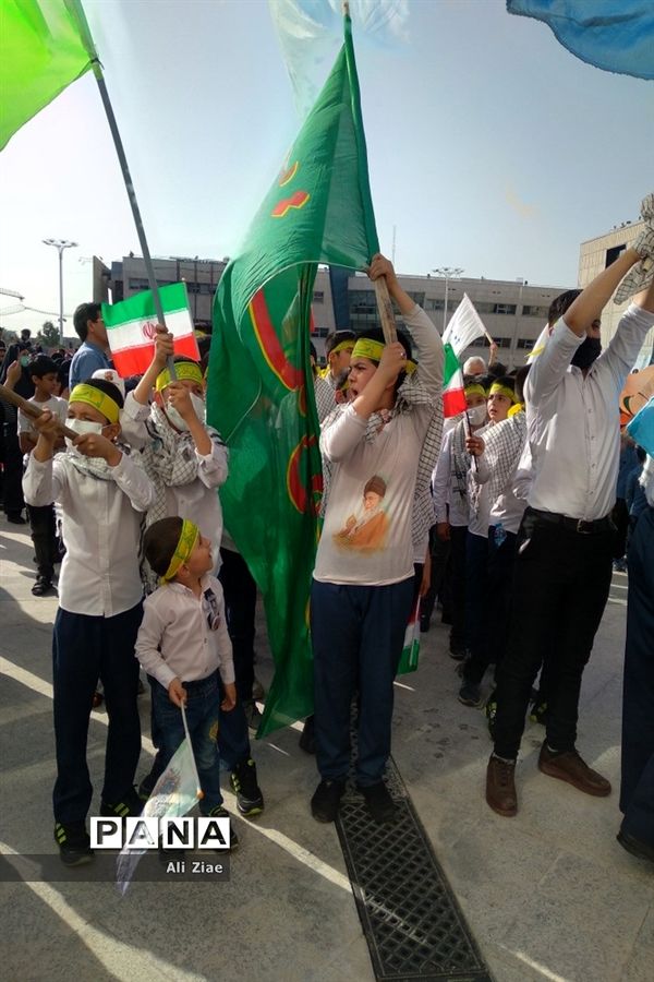 سرود حماسی سلام فرمانده در میدان شهدای مشهد