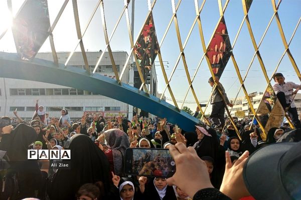 سرود حماسی سلام فرمانده در میدان شهدای مشهد