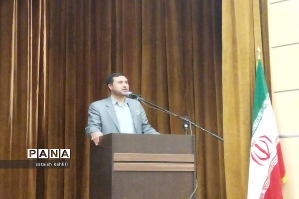 تقدیر از رتبه‌های برتر فرهنگی و هنری و قرآنی ناحیه یک قزوین