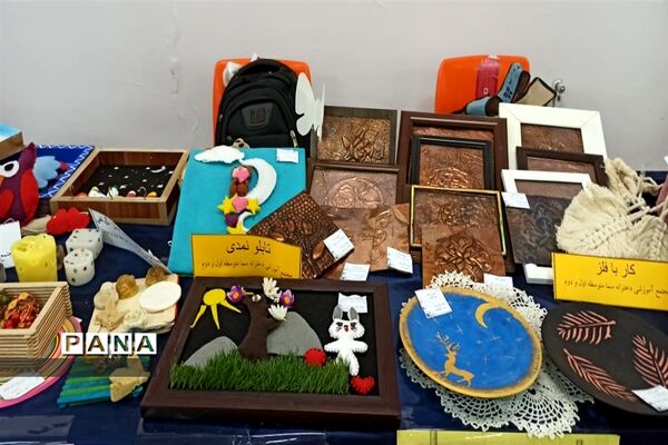 برگزاری نمایشگاه آثار و ابتکارات دانش‌آموزان مدارس سما همدان