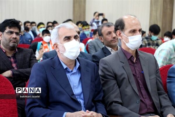 نشست صمیمانه وزیر آموزش و پرورش با جمعی از دانش‌آموزان استان اصفهان