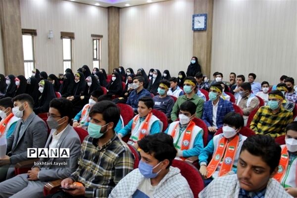 نشست صمیمانه وزیر آموزش و پرورش با جمعی از دانش‌آموزان استان اصفهان