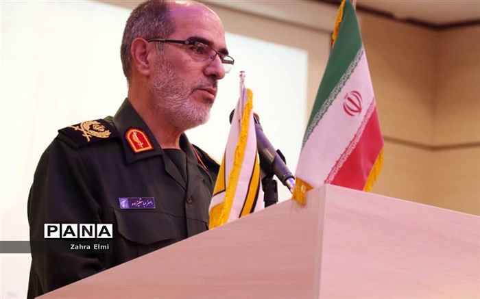 امروزه ما در هدف دشمنان انقلاب قرار گرفته ایم