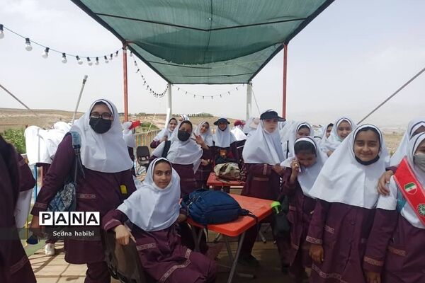 اردوی گردشی و علمی دانش‌آموزان رودهن در مزرعه خورشید دماوند