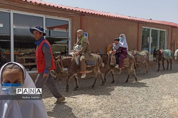 اردوی گردشی و علمی دانش‌آموزان رودهن در مزرعه خورشید دماوند