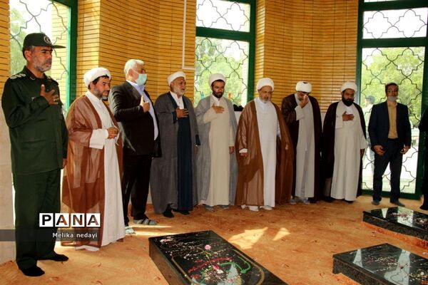همنوایی دهه هشتادی و نودی‌ها با سرود سلام فرمانده در تربت جام