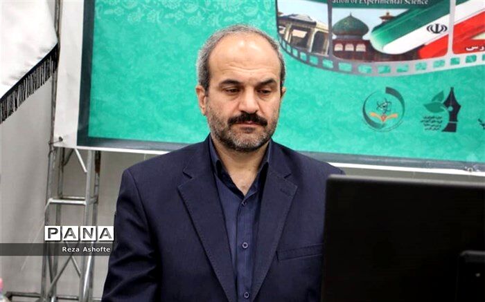 معلمان دوره اول متوسطه به شناخت هیجانی و جسمانی دانش‌آموزان این دوره توجه ویژه کنند