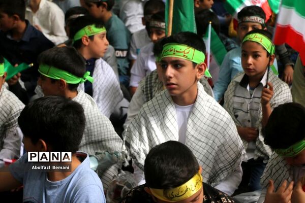 اجرای سرود سلام فرمانده در مسجد مقدس جمکران-1