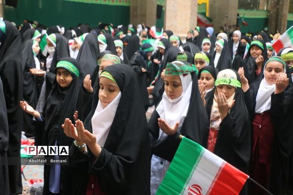 همخوانی سرود سلام فرمانده در مسجد مقدس جمکران-2