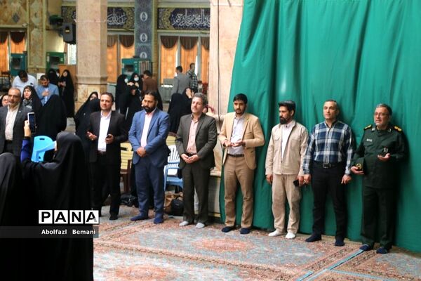همخوانی سرود سلام فرمانده در مسجد مقدس جمکران-2
