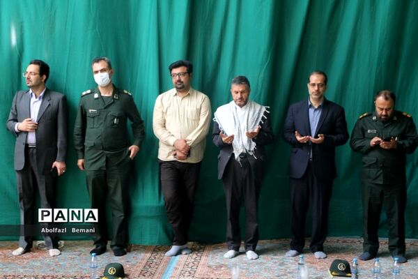 همخوانی سرود سلام فرمانده در مسجد مقدس جمکران-2