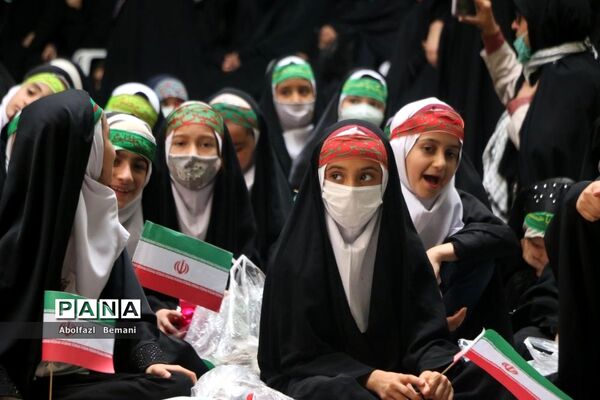 همخوانی سرود سلام فرمانده در مسجد مقدس جمکران-2